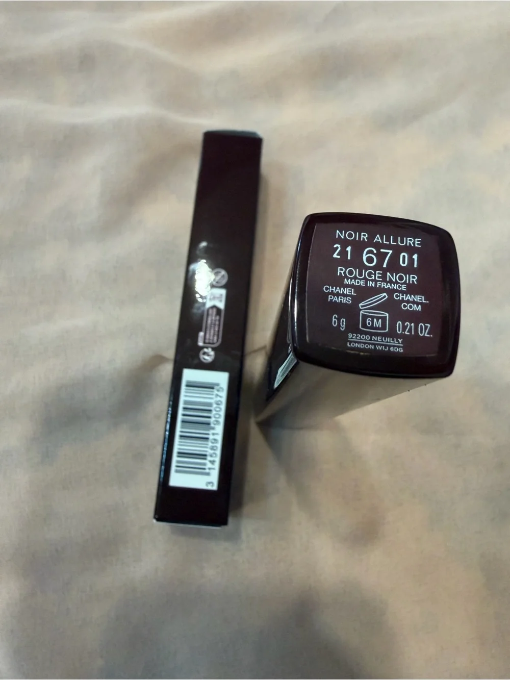 CHANEL noir allure